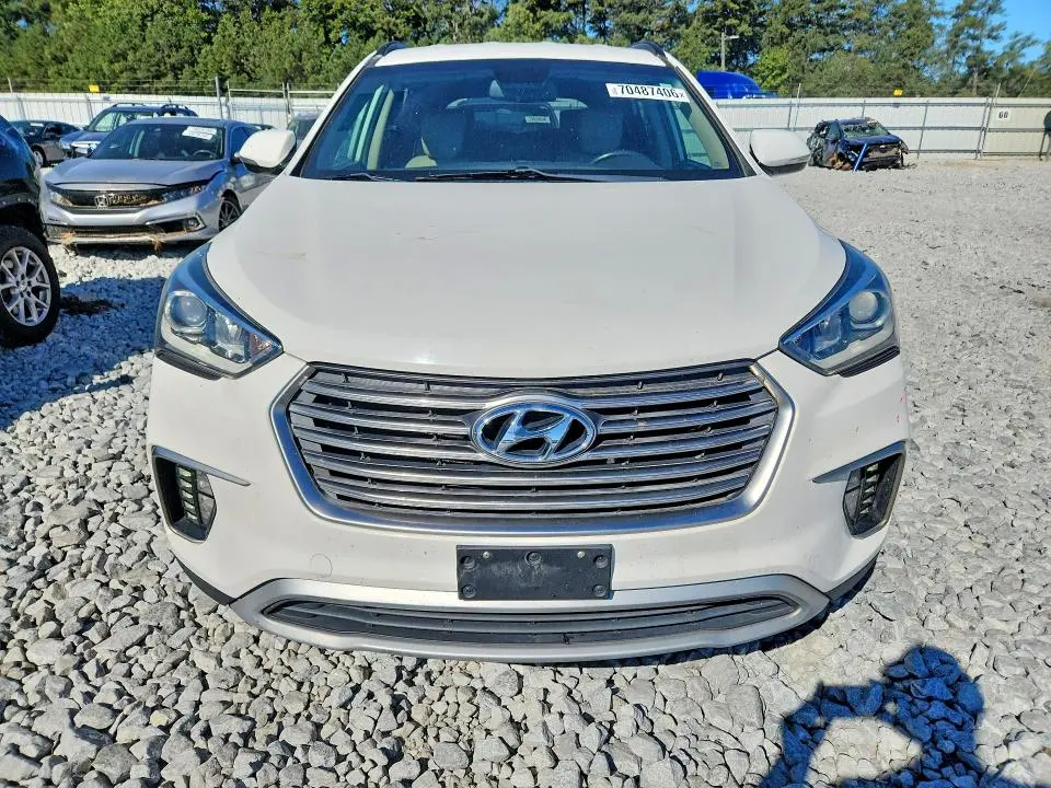 2017 HYUNDAI SANTA FE SE  