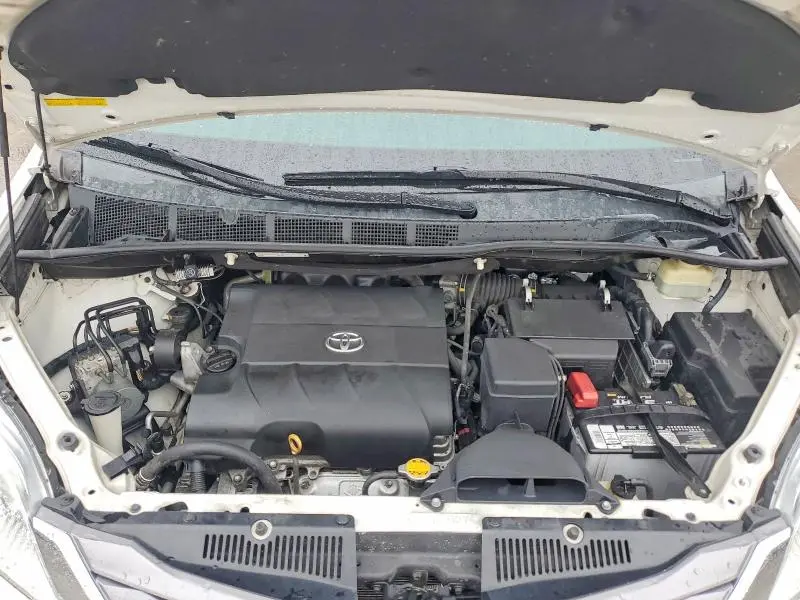2016 TOYOTA SIENNA XLE PREMIUM 8-PASSENGER  