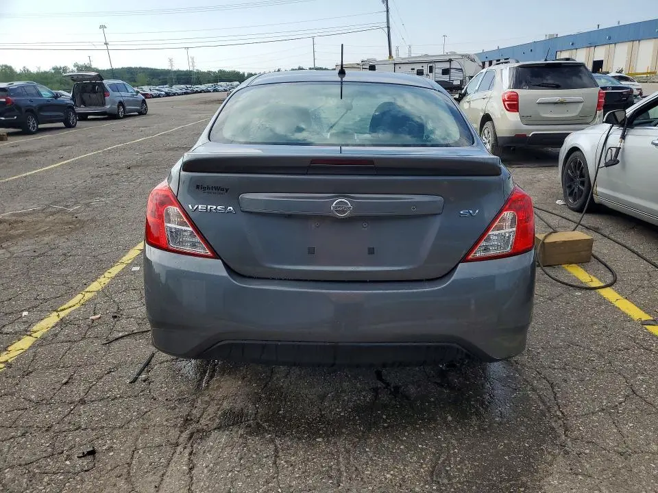 2019 NISSAN VERSA SV  
