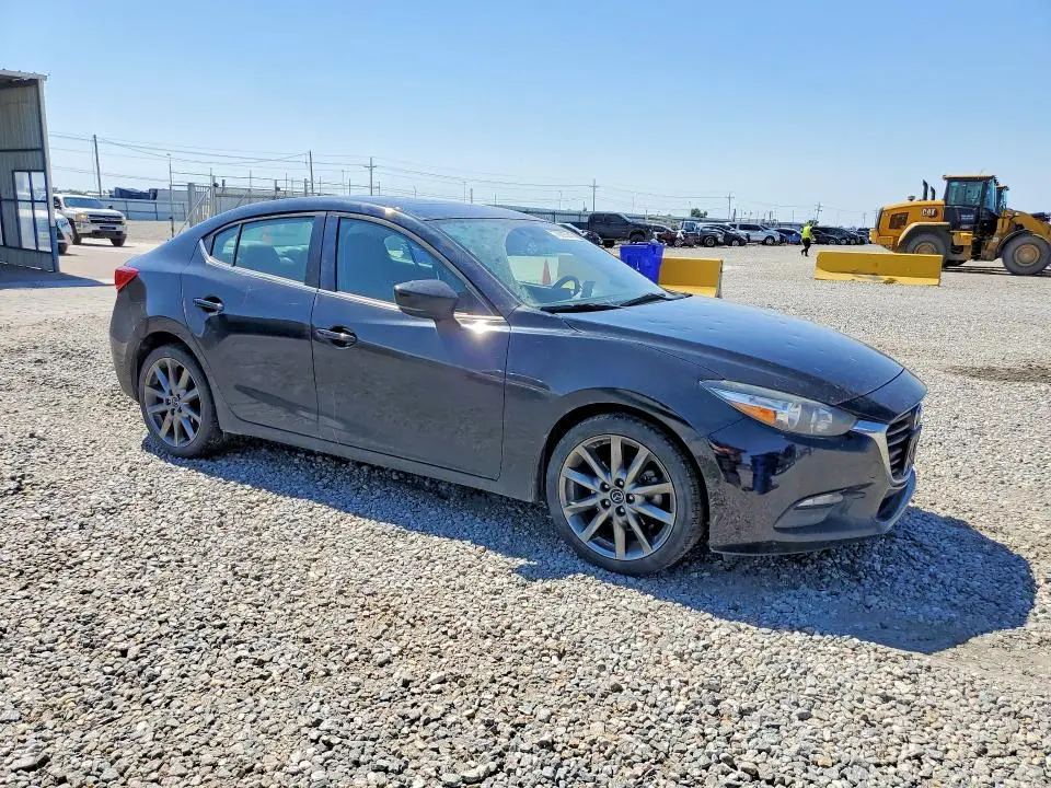 2018 MAZDA 3 TOURING  