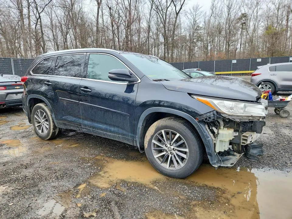 2017 TOYOTA HIGHLANDER XLE  