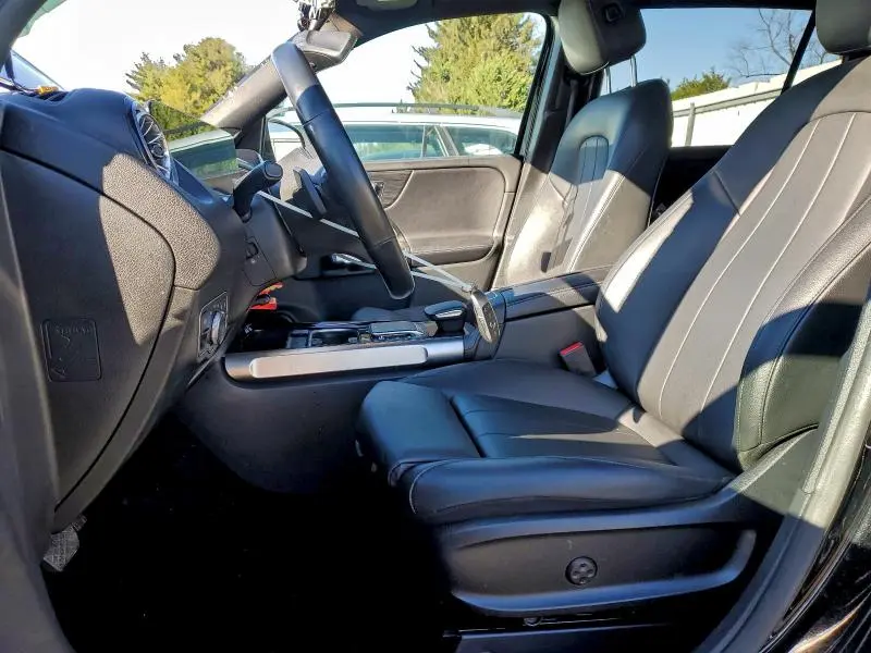 2023 MERCEDES-BENZ GLB 250  