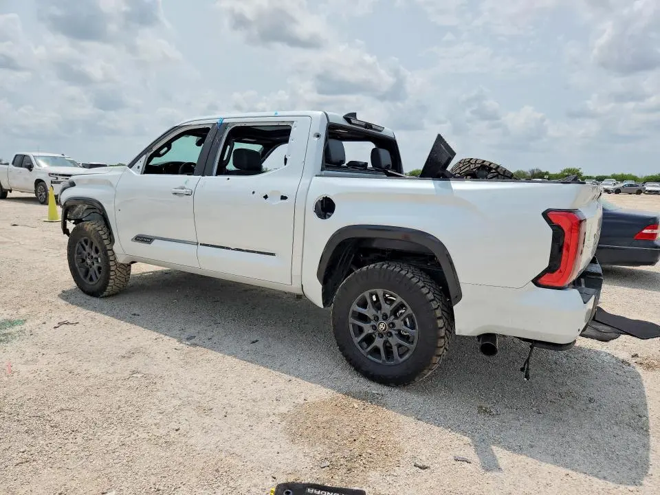 2026 TOYOTA TUNDRA PLATINUM  