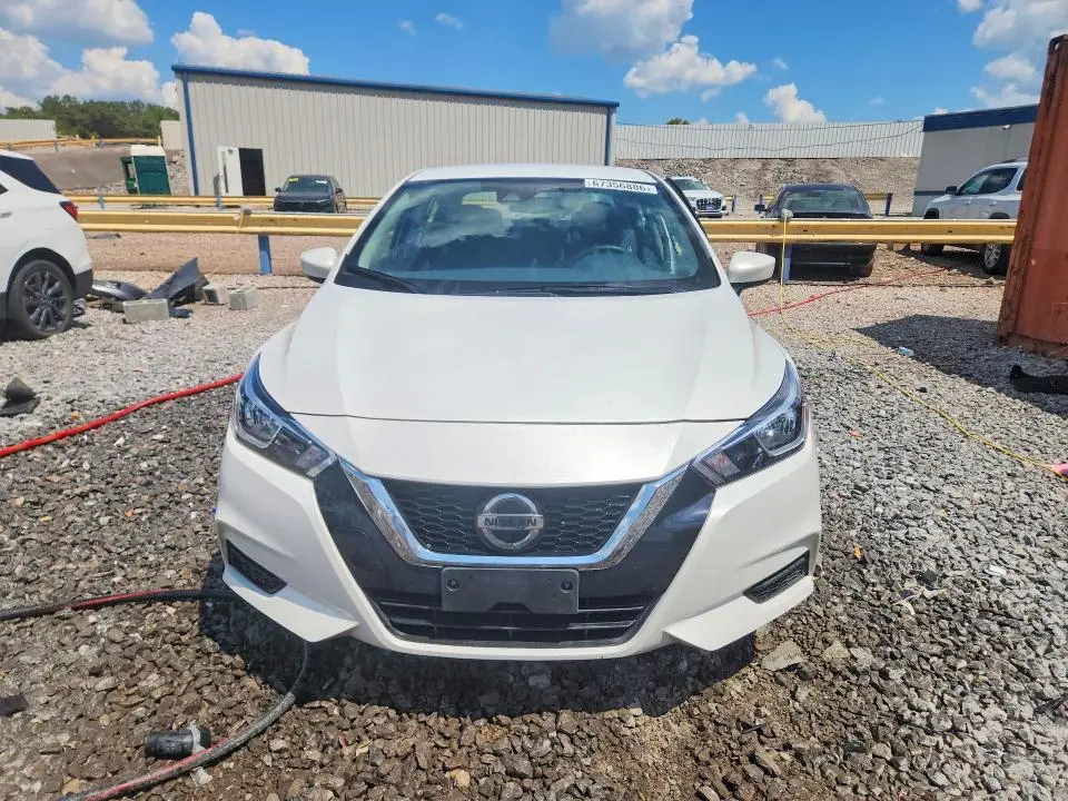 2022 NISSAN VERSA SV  