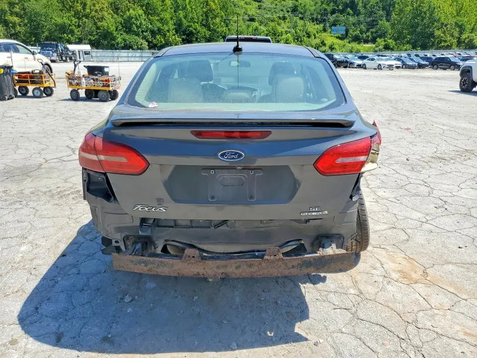 2015 FORD FOCUS SE  