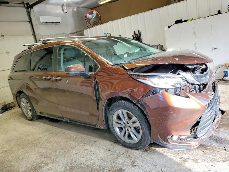 2022 TOYOTA SIENNA LIMITED  