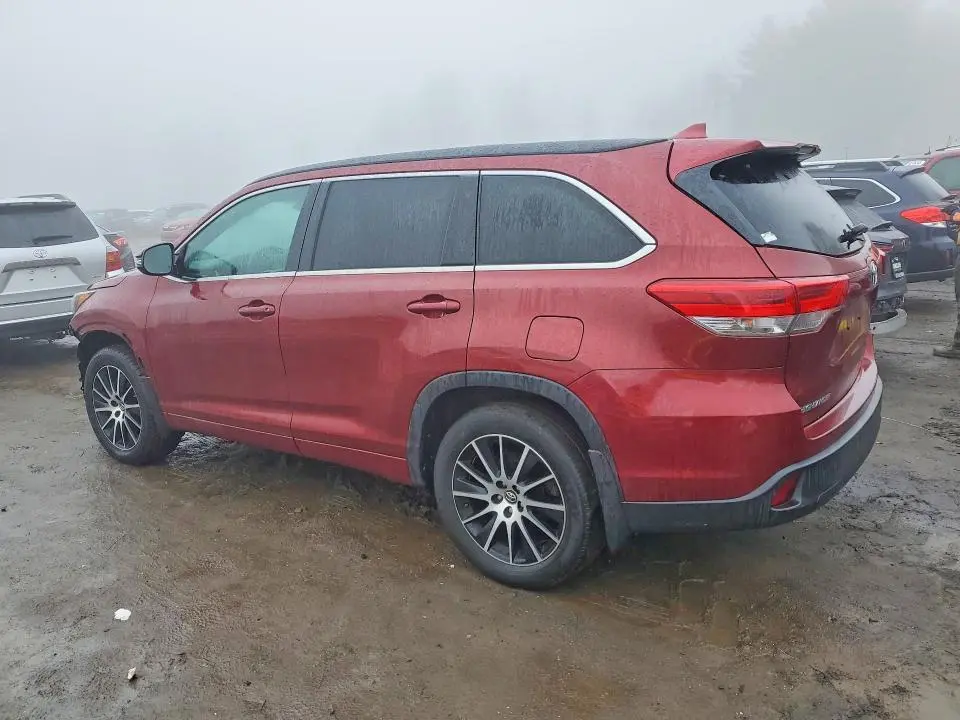 2017 TOYOTA HIGHLANDER SE  