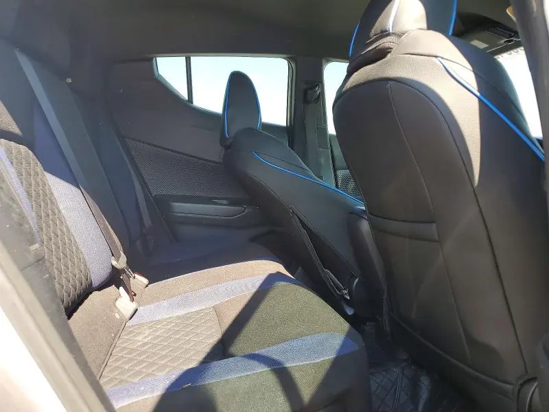 2020 TOYOTA C-HR XLE  