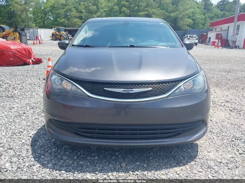 2020 CHRYSLER VOYAGER LX