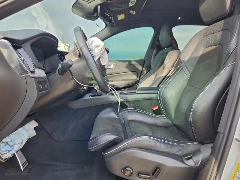 2019 VOLVO XC60 T5 R-DESIGN  