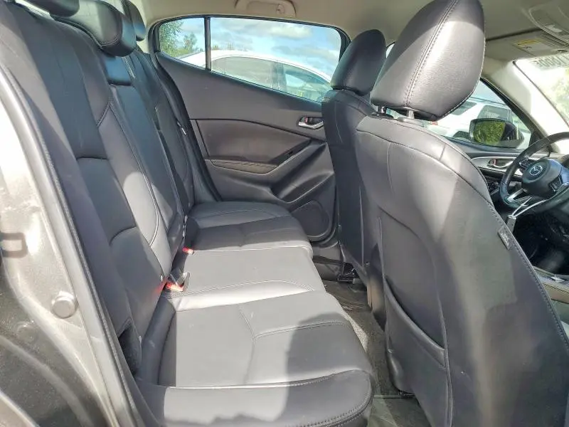 2018 MAZDA 3 TOURING  