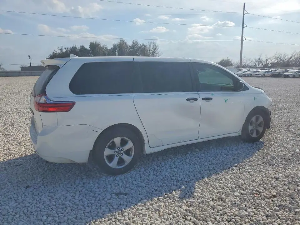 2019 TOYOTA SIENNA   