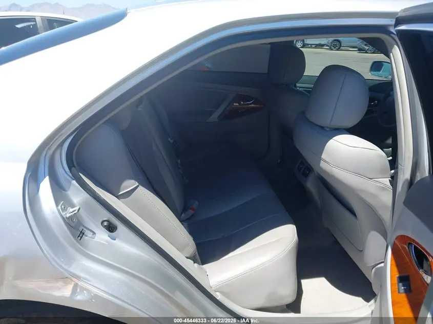 2010 TOYOTA CAMRY XLE V6