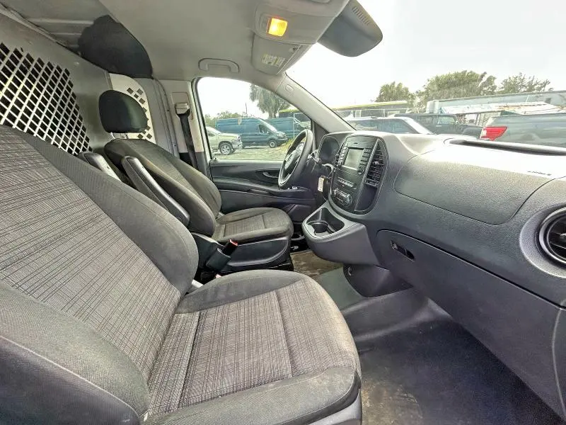 2017 MERCEDES-BENZ METRIS   