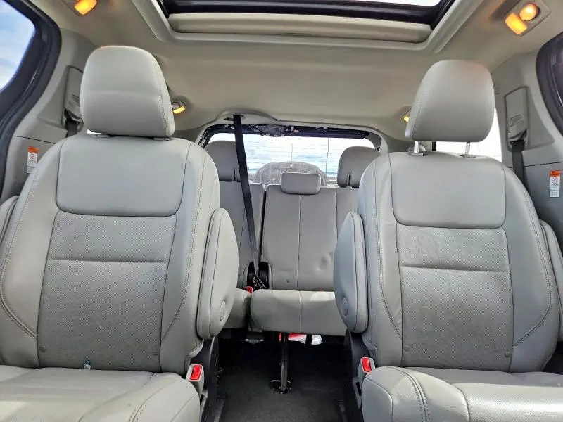 2015 TOYOTA SIENNA LIMITED 7-PASSENGER  