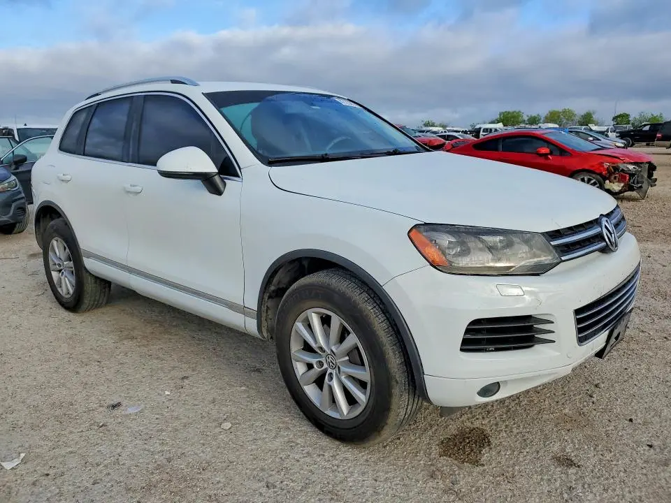 2013 VOLKSWAGEN TOUAREG   