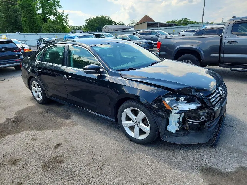 2013 VOLKSWAGEN PASSAT SE  