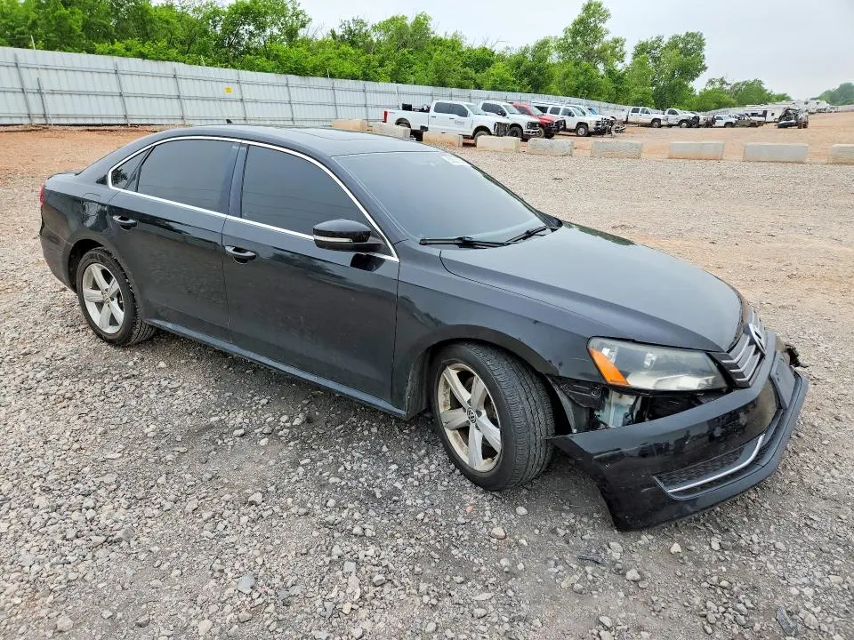 2013 VOLKSWAGEN PASSAT SE  
