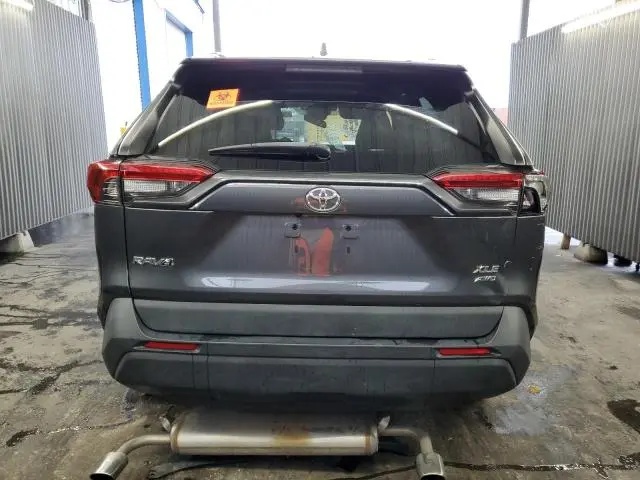 2020 TOYOTA RAV4 XLE  