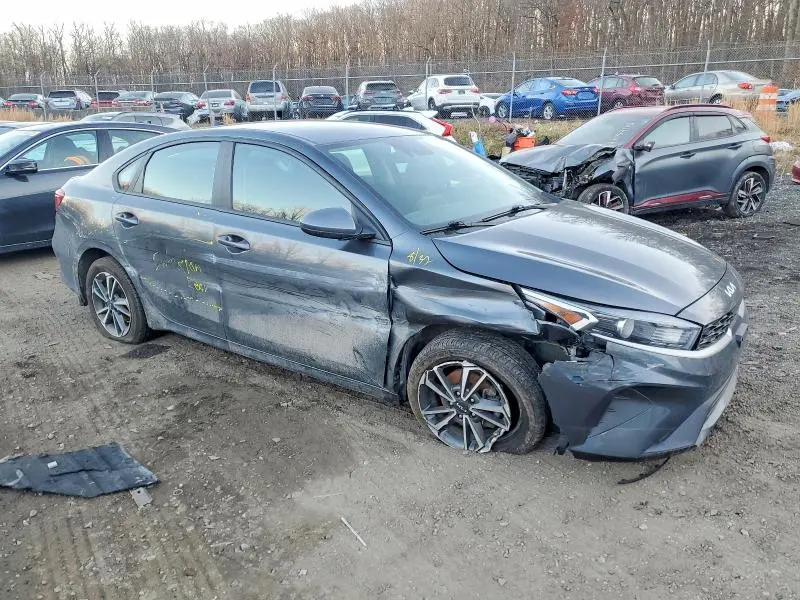 2023 KIA FORTE LX  