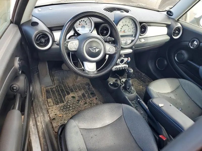 2010 MINI COOPER   