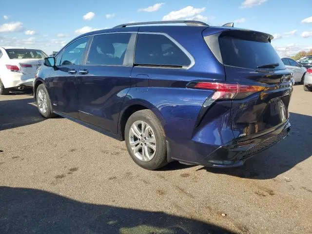 2021 TOYOTA SIENNA XSE  