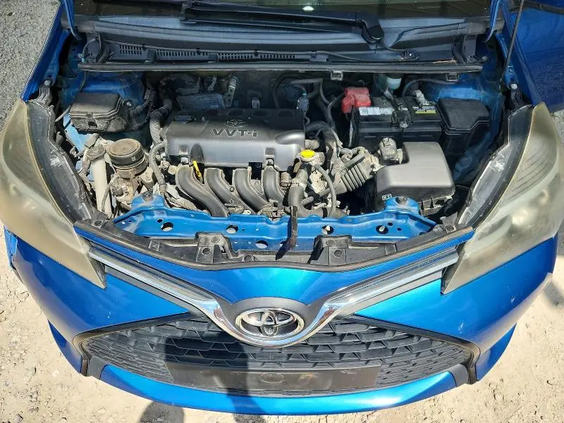 2015 TOYOTA YARIS 5-DOOR SE  