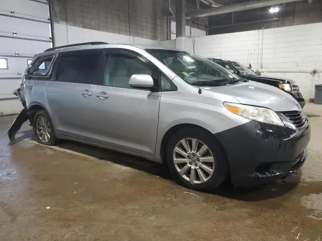 2012 TOYOTA SIENNA LE