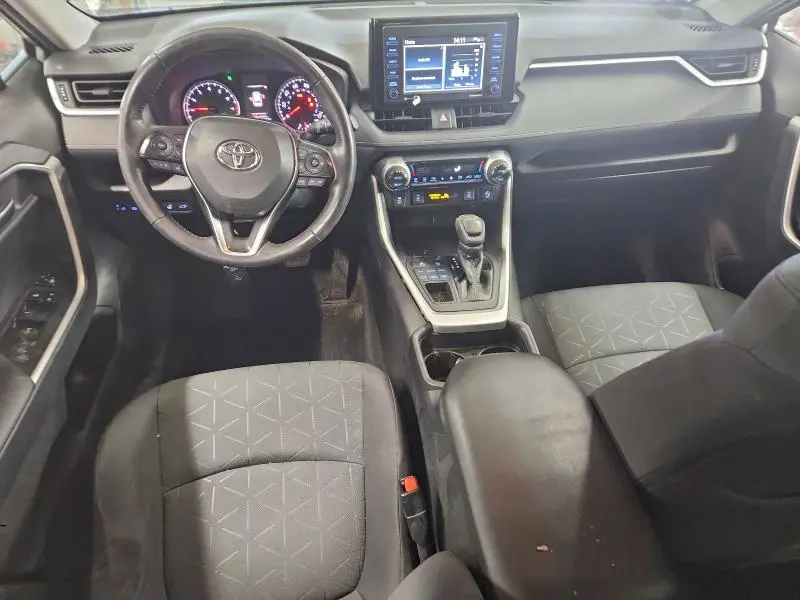 2020 TOYOTA RAV4 XLE  