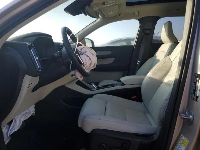 2024 VOLVO XC40 PLUS  