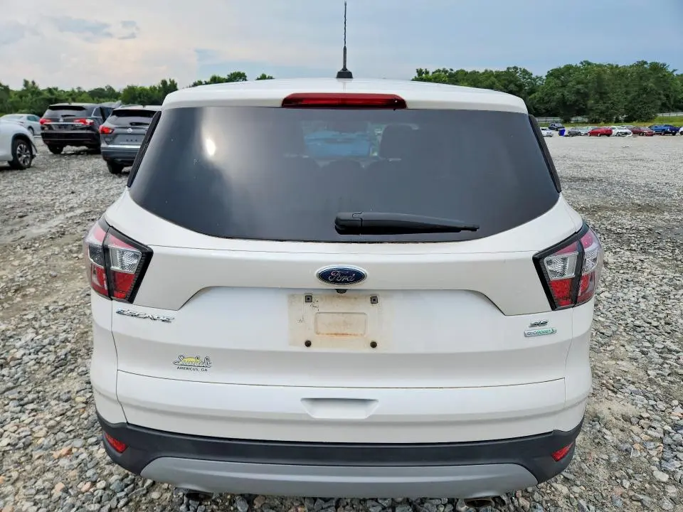 2017 FORD ESCAPE SE  