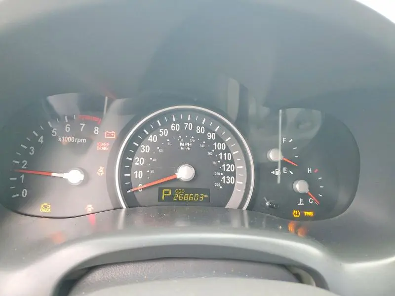 2012 KIA SEDONA LX  