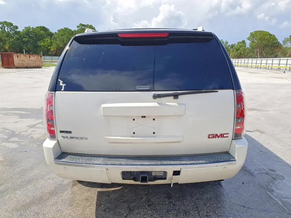 2010 GMC YUKON DENALI  