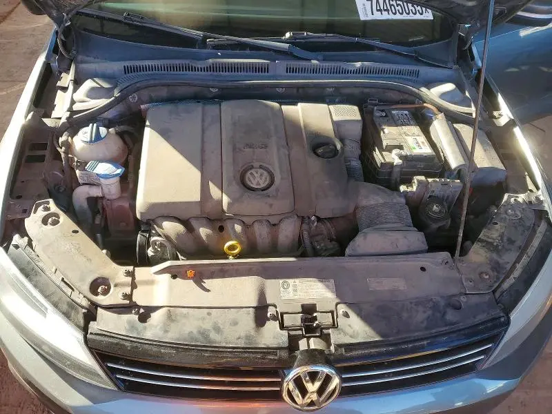 2013 VOLKSWAGEN JETTA SE  