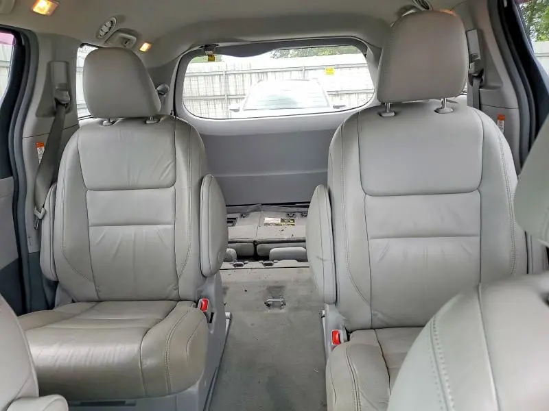 2018 TOYOTA SIENNA XLE PREMIUM 7-PASSENGER  