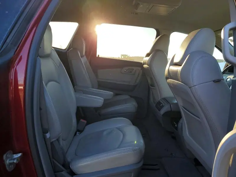 2010 CHEVROLET TRAVERSE LT  