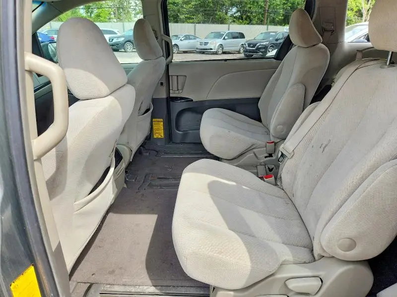 2011 TOYOTA SIENNA LE  