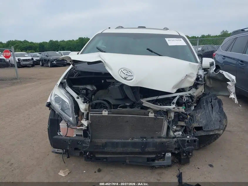 2017 TOYOTA SIENNA LIMITED PREMIUM 7 PASSENGER