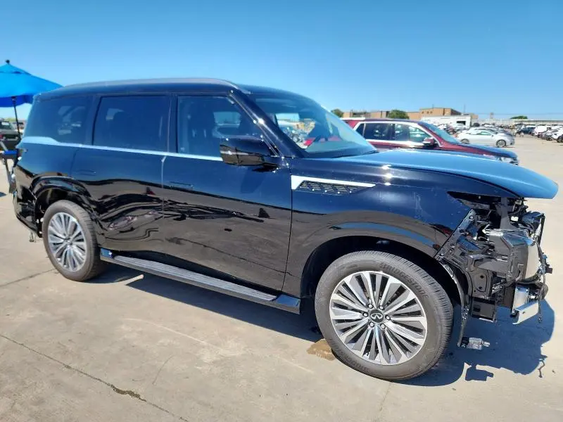 2025 INFINITI QX80 LUXE  