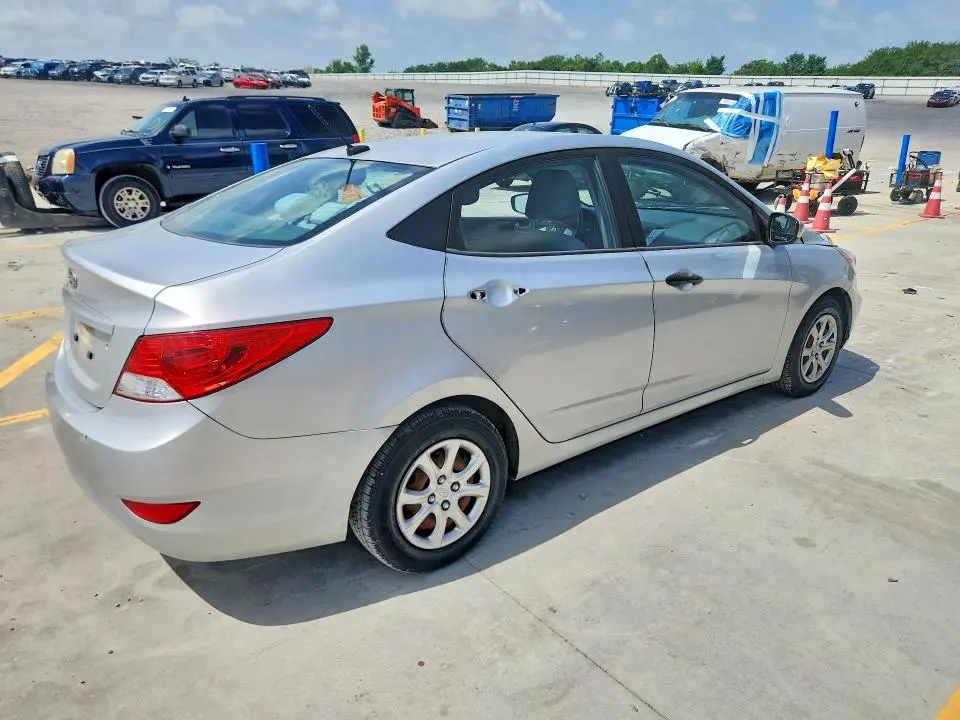 2012 HYUNDAI ACCENT GLS  