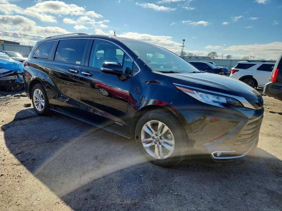 2021 TOYOTA SIENNA LIMITED 7-PASSENGER  