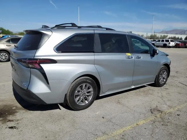 2024 TOYOTA SIENNA XLE  