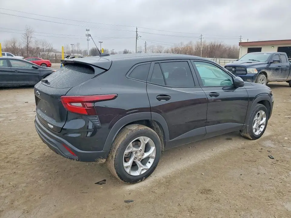 2025 CHEVROLET TRAX LS  
