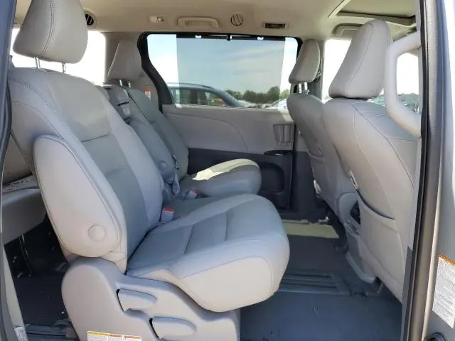 2020 TOYOTA SIENNA XLE 8-PASSENGER  