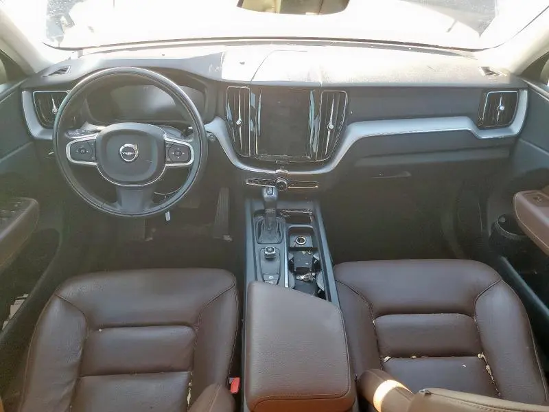 2018 VOLVO XC60 T5 MOMENTUM  