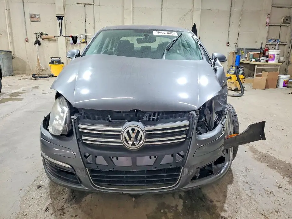2010 VOLKSWAGEN JETTA S  