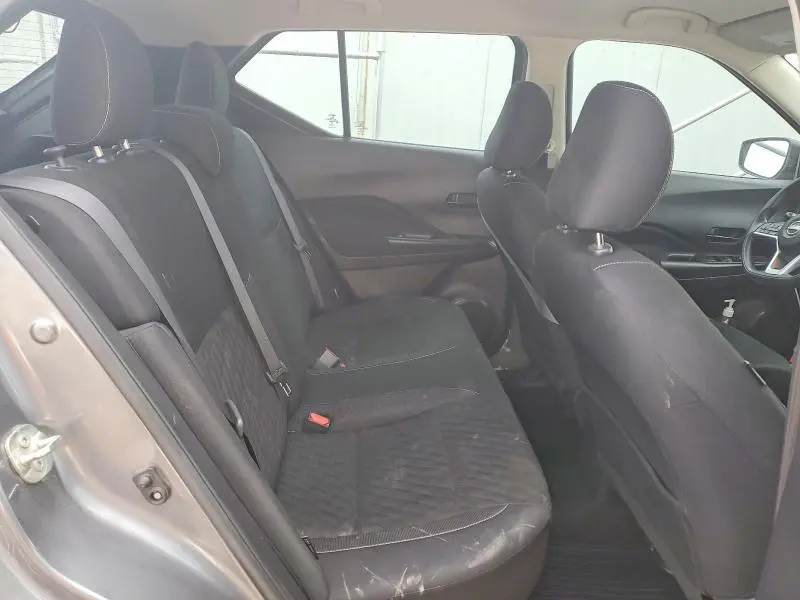 2022 NISSAN KICKS S  