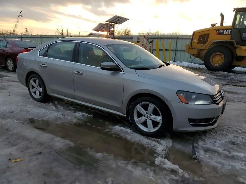 2013 VOLKSWAGEN PASSAT SE  