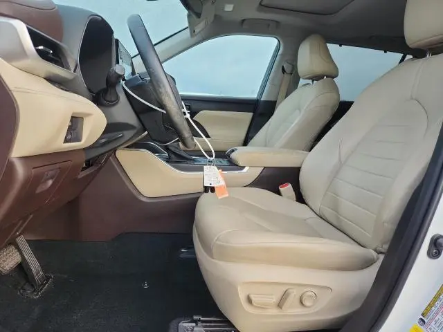 2021 TOYOTA HIGHLANDER XLE  