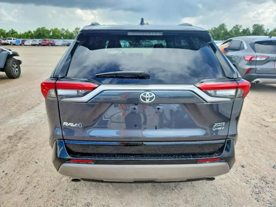 2025 TOYOTA RAV4 XSE  